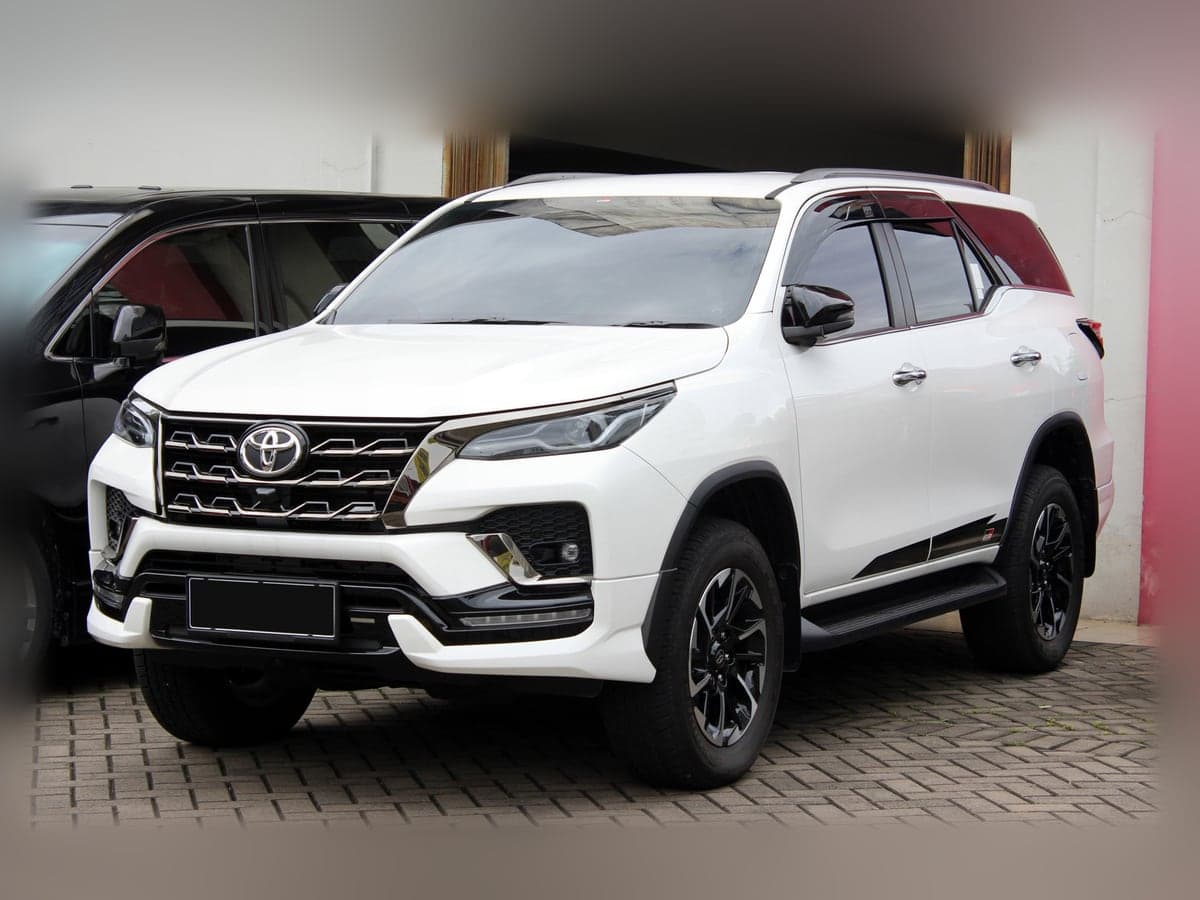Toyota Fortuner (White)