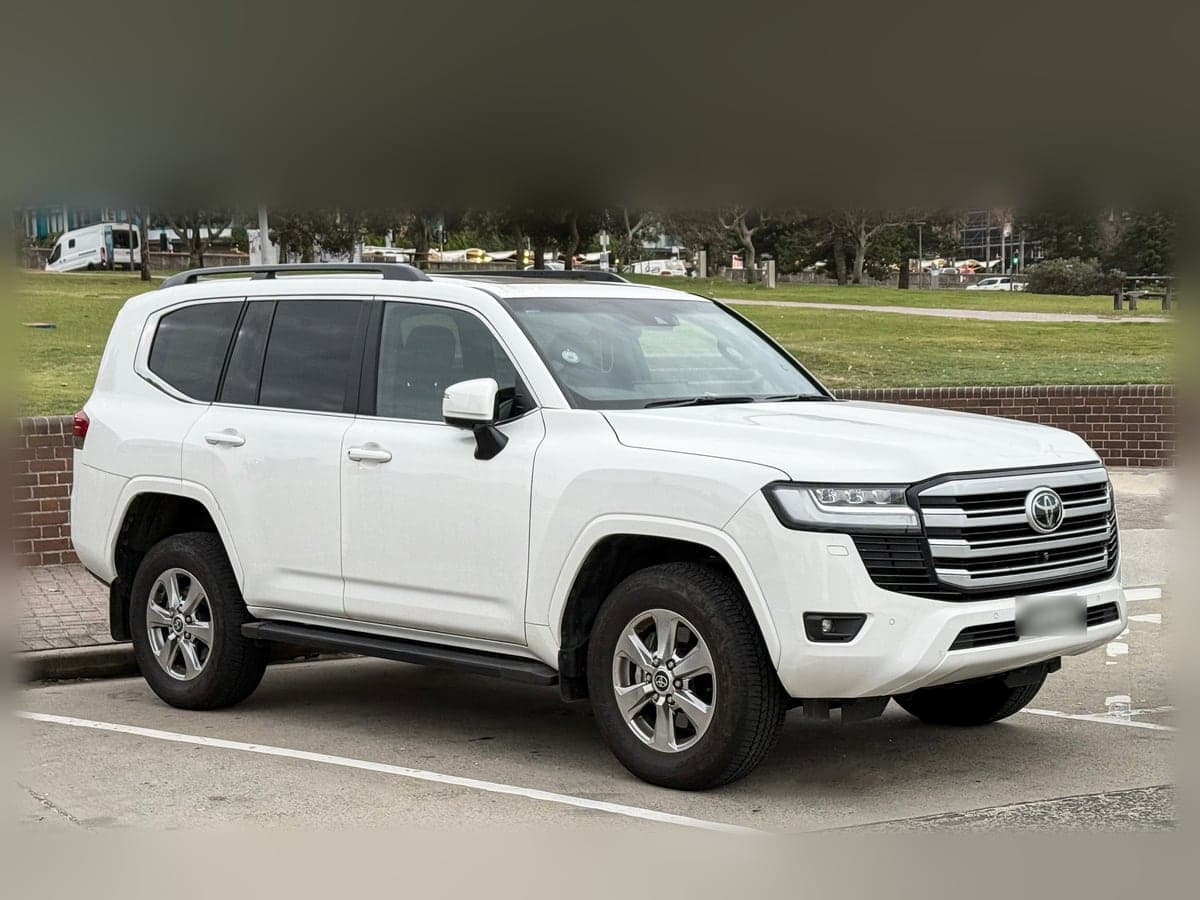 Toyota Land Cruiser (White)